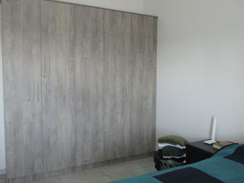 "Modern 2-Bed Apartment for Sale -Glen Marais "Price Reduced - Photo 7