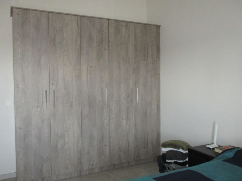 "Modern 2-Bed Apartment for Sale -Glen Marais "Price Reduced - Photo 5