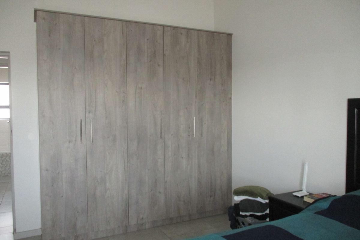 "Modern 2-Bed Apartment for Sale -Glen Marais "Price Reduced - Photo 5