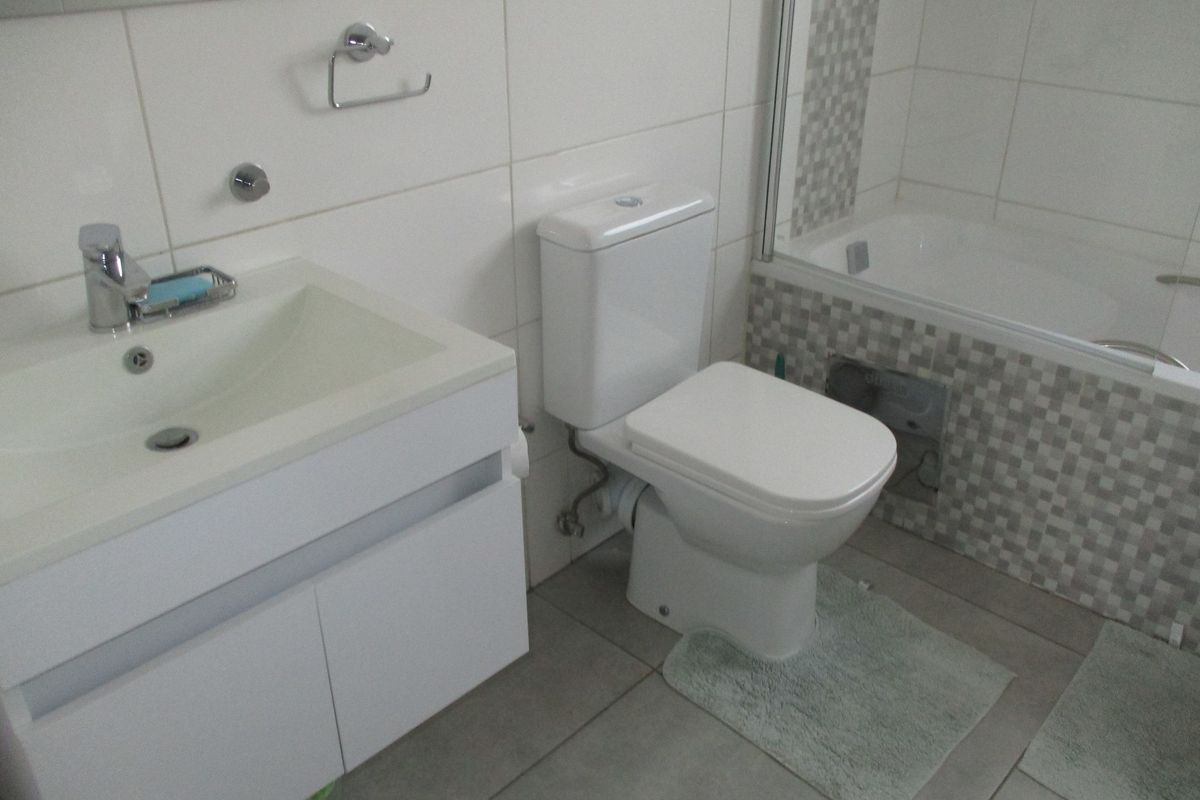 "Modern 2-Bed Apartment for Sale -Glen Marais "Price Reduced - Photo 3