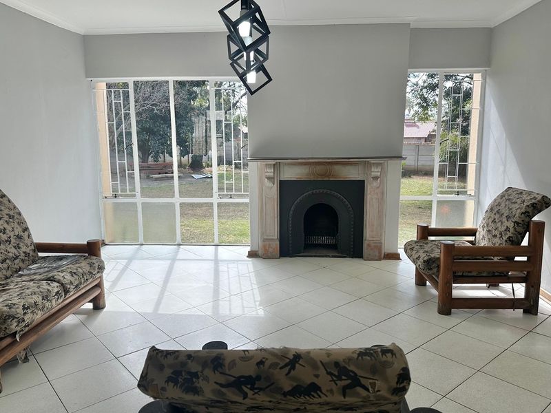 Modern Renovated Home with Flatlet in Prime Location! ⭐ - Photo 5