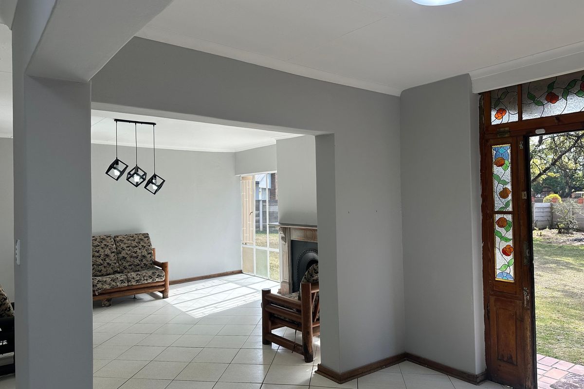 Modern Renovated Home with Flatlet in Prime Location! ⭐ - Photo 4
