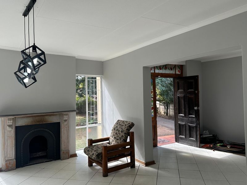 Modern Renovated Home with Flatlet in Prime Location! ⭐ - Photo 6