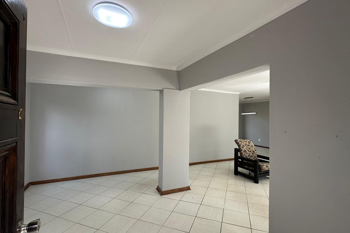 Modern Renovated Home with Flatlet in Prime Location! ⭐ - Photo 2
