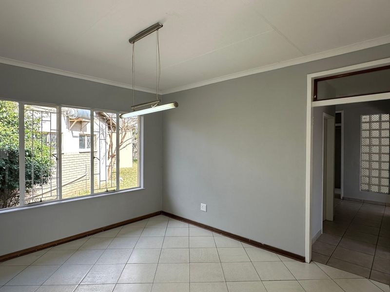 Modern Renovated Home with Flatlet in Prime Location! ⭐ - Photo 8