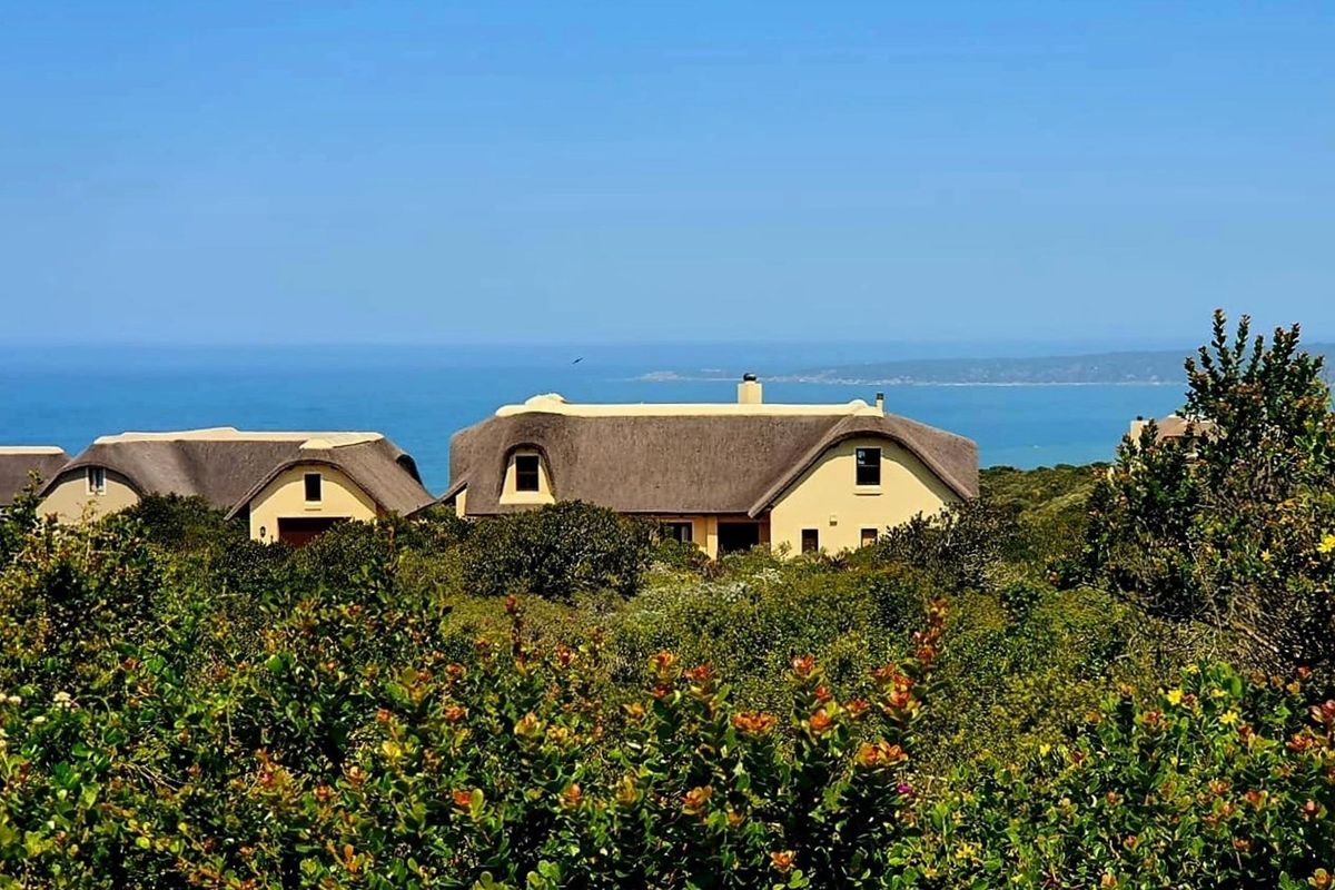 Elegant Eco-Estate Home in Western Cape. Close to Iconic Mossel Bay - Photo 2