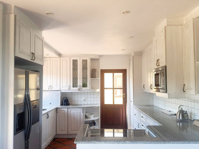 Elegant Eco-Estate Home in Western Cape. Close to Iconic Mossel Bay - Photo 10