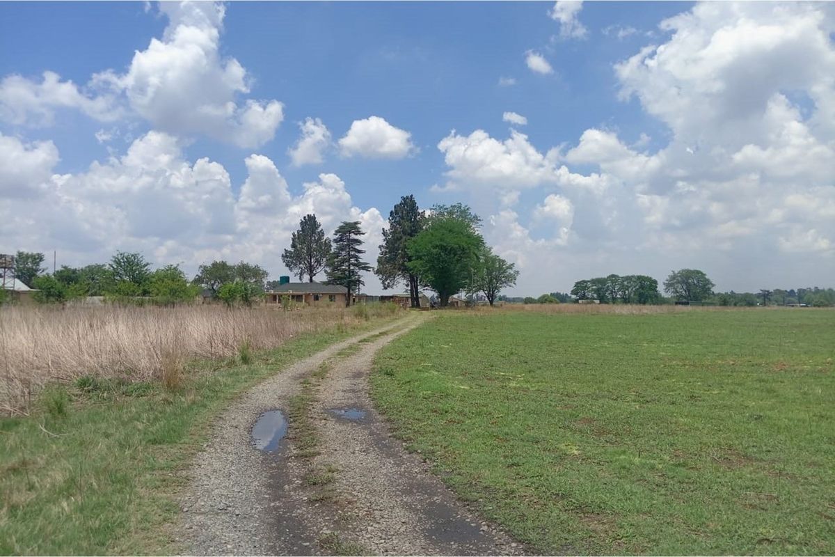 Charming Farmhouse Retreat in Witkop Meyerton Awaits You - Photo 5