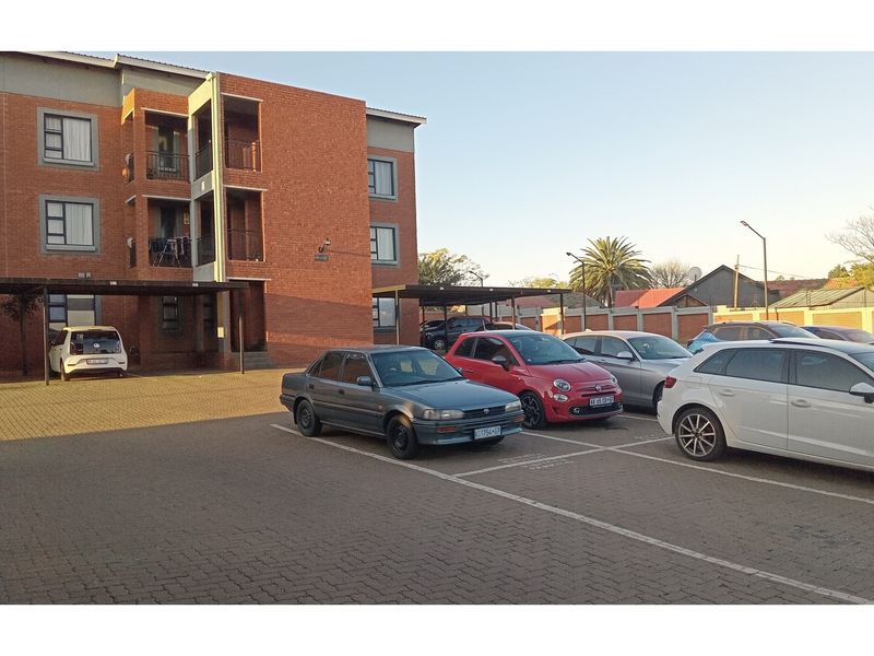 2 bedroom Apartment in Mikkadesh Complex, Witpotjie Roodepoort Johannesburg - Photo 6