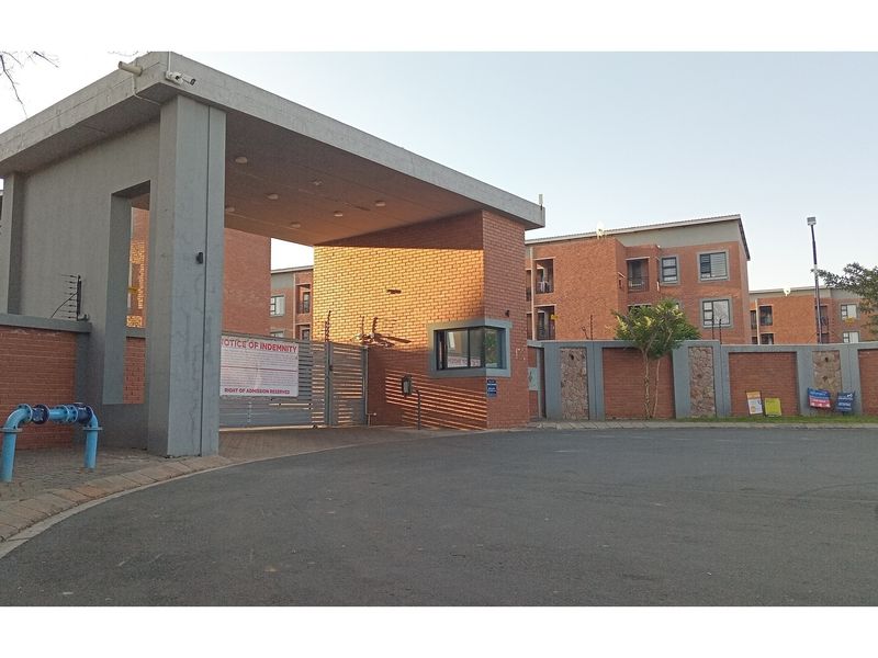 2 bedroom Apartment in Mikkadesh Complex, Witpotjie Roodepoort Johannesburg - Photo 8