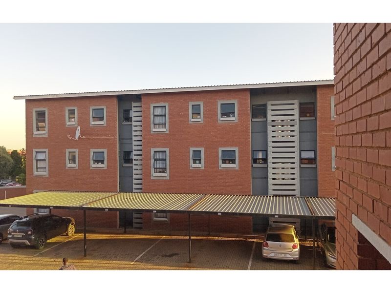 2 bedroom Apartment in Mikkadesh Complex, Witpotjie Roodepoort Johannesburg - Photo 9