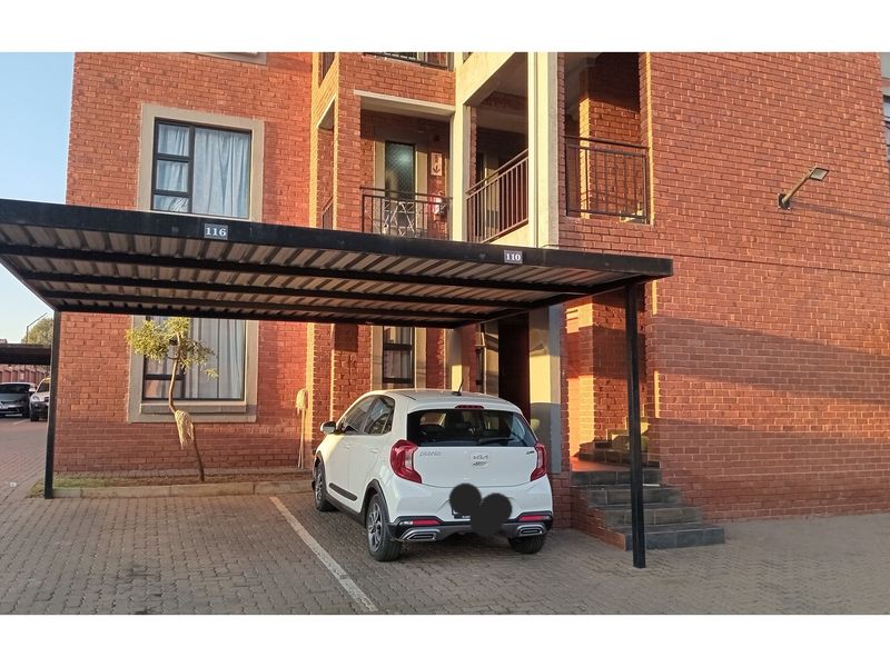 2 bedroom Apartment in Mikkadesh Complex, Witpotjie Roodepoort Johannesburg - Photo 2