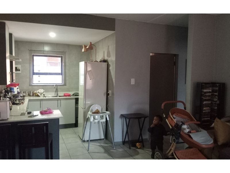 2 bedroom Apartment in Mikkadesh Complex, Witpotjie Roodepoort Johannesburg - Photo 3
