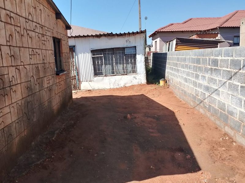 "Charming Renovated Home in Zonkezizwe - for sale" - Photo 10