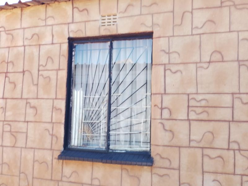 "Charming Renovated Home in Zonkezizwe - for sale" - Photo 3