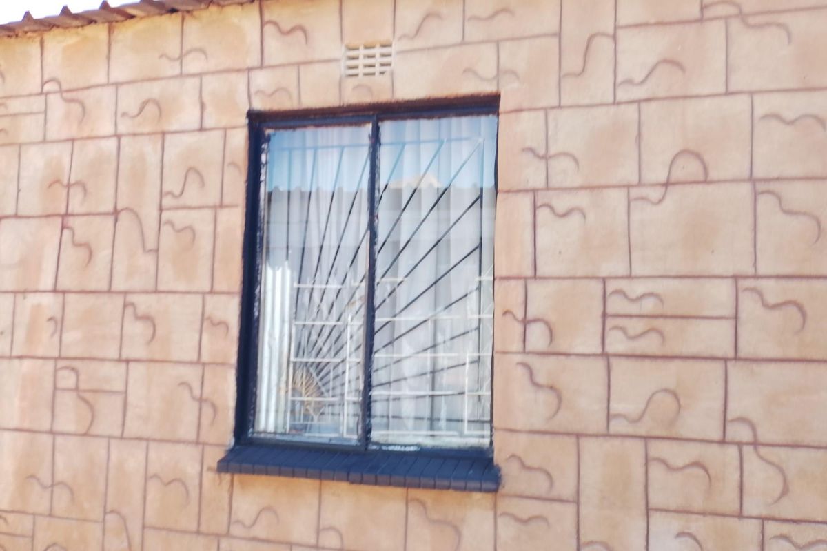 "Charming Renovated Home in Zonkezizwe - for sale" - Photo 3