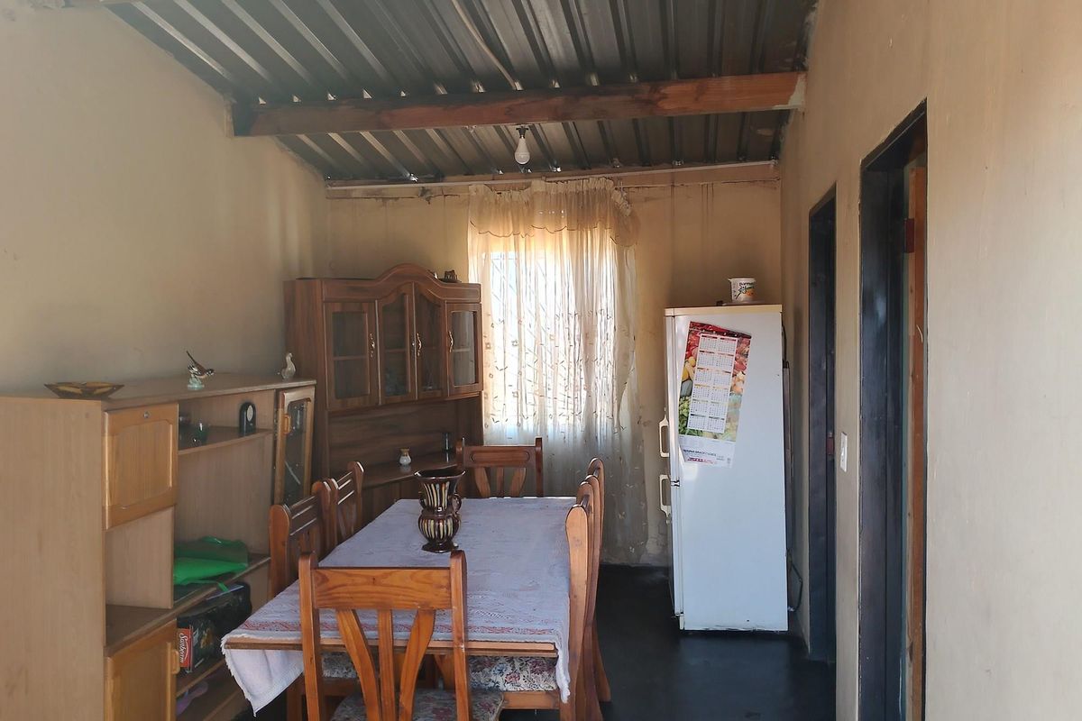 "Charming Renovated Home in Zonkezizwe - for sale" - Photo 4
