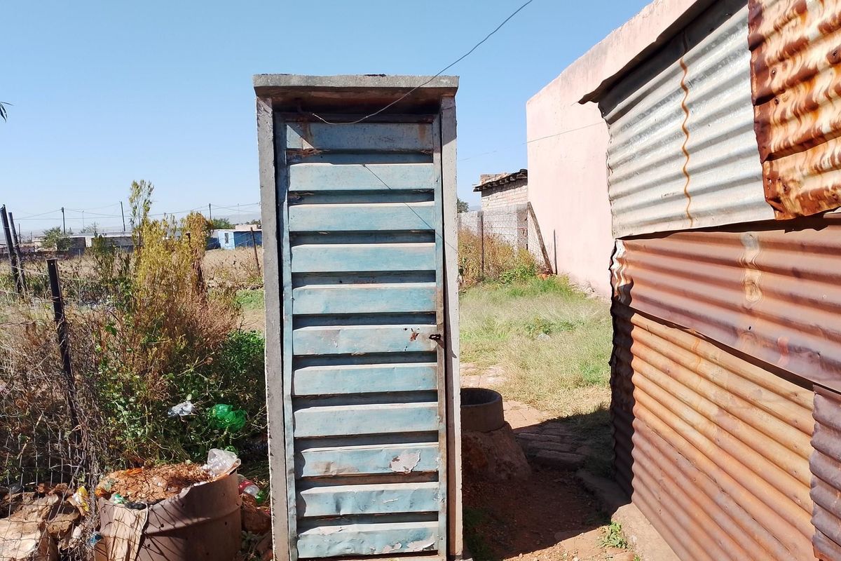 "Charming Renovated Home in Zonkezizwe - for sale" - Photo 2