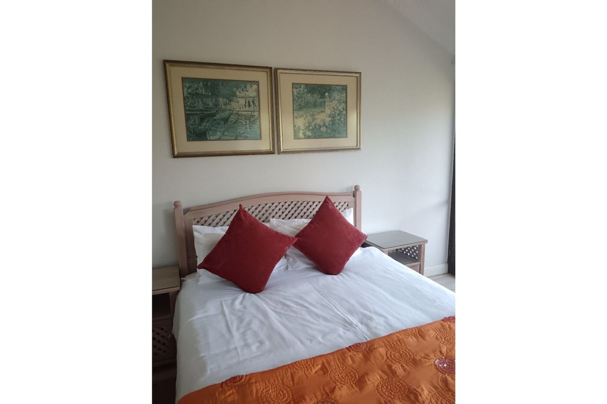 3 Bedrooms | 3 Bathrooms | Double Garage | ±1,132m2 Stand | Sea Views - Photo 5
