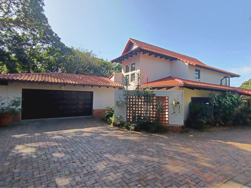 3 Bedrooms | 3 Bathrooms | Double Garage | ±1,132m2 Stand | Sea Views - Photo 3