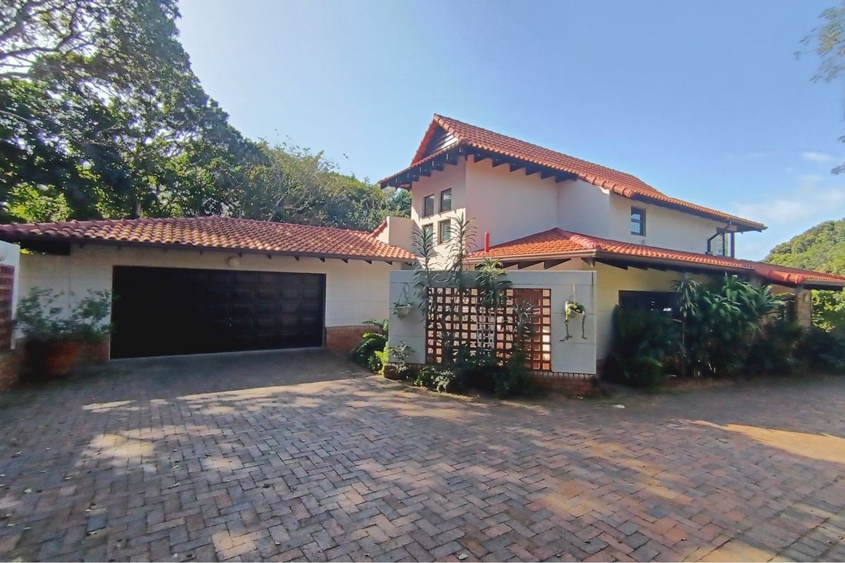 3 Bedrooms | 3 Bathrooms | Double Garage | ±1,132m2 Stand | Sea Views - Photo 3