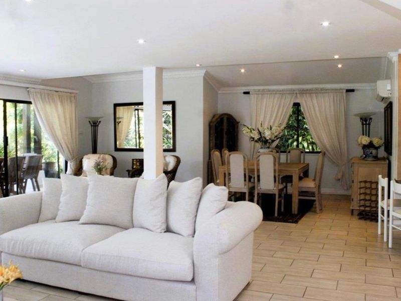 3 Bedrooms | 3 Bathrooms | Double Garage | ±1,132m2 Stand | Sea Views - Photo 4