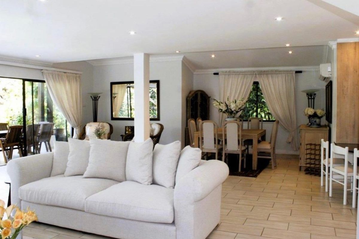 3 Bedrooms | 3 Bathrooms | Double Garage | ±1,132m2 Stand | Sea Views - Photo 4