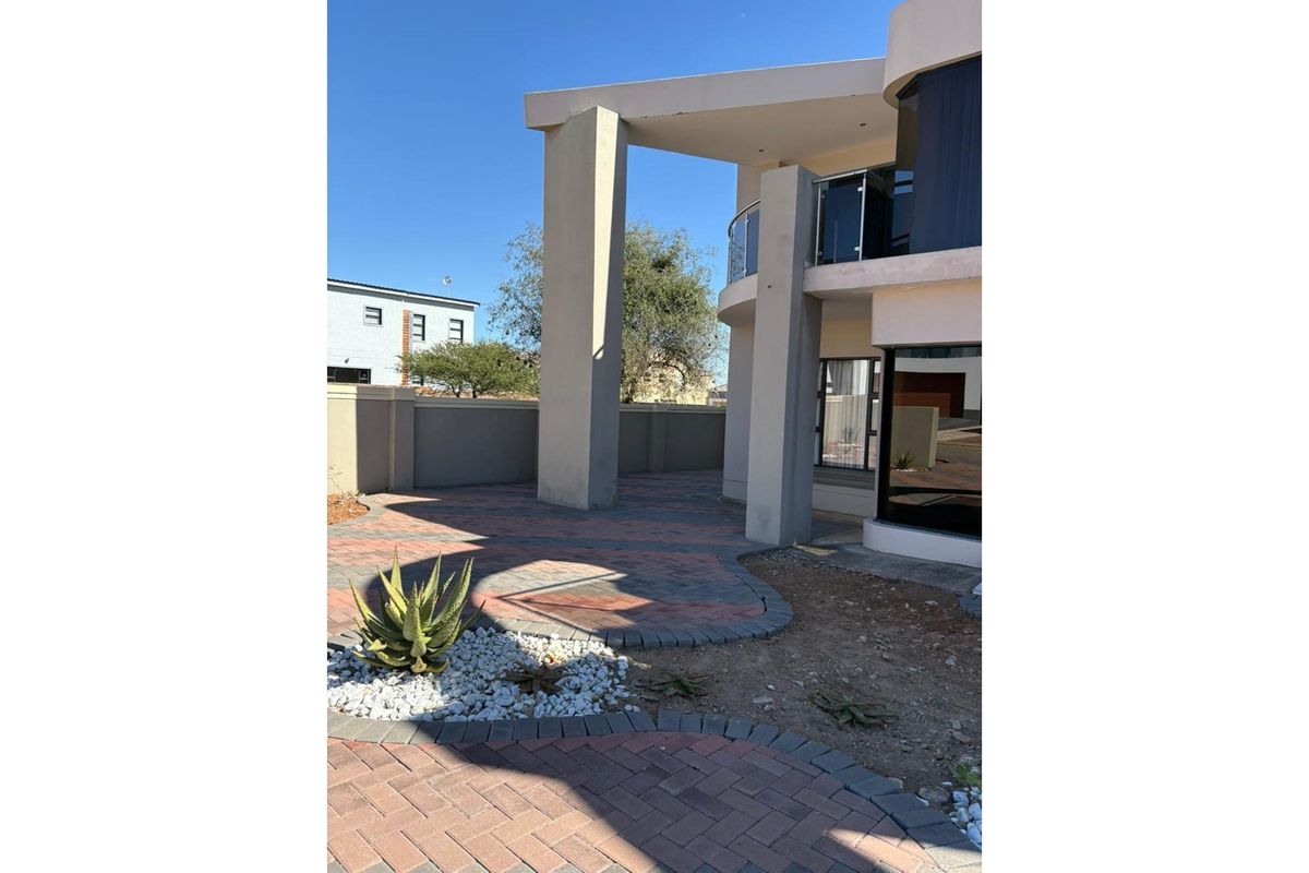 5-Bedroom House for Sale Eagles Crest Estate. - Photo 4