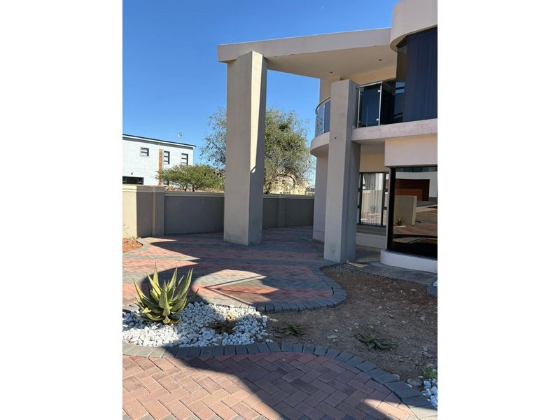 5-Bedroom House for Sale Eagles Crest Estate. - Photo 4