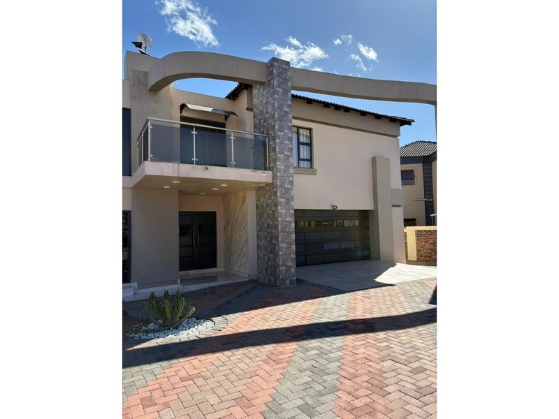 5-Bedroom House for Sale Eagles Crest Estate. - Photo 2