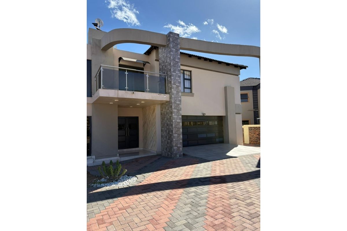 5-Bedroom House for Sale Eagles Crest Estate. - Photo 2