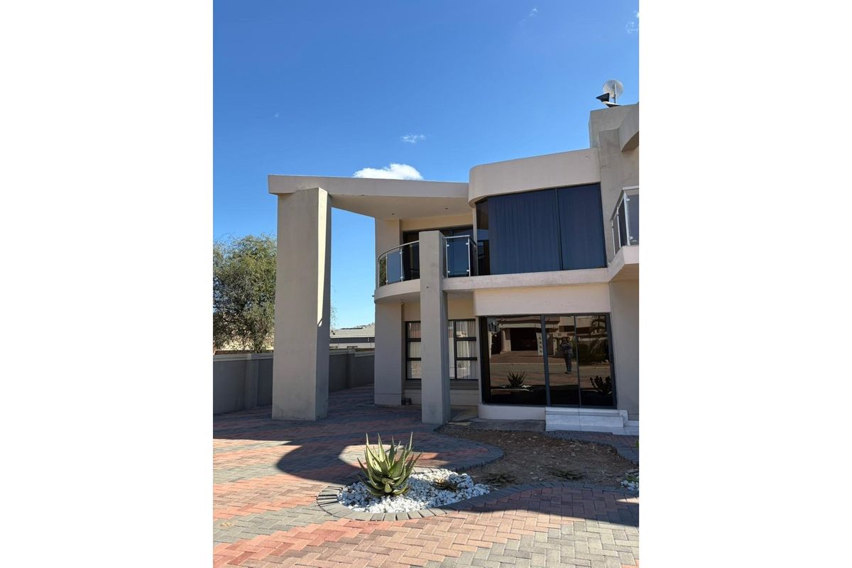 5-Bedroom House for Sale Eagles Crest Estate. - Photo 3