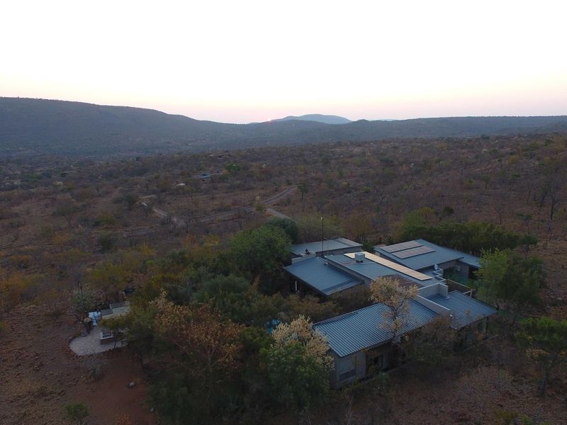 Zwartkloof - Family home 5 bedrooms including bachelor flat with spectacular views - Photo 2