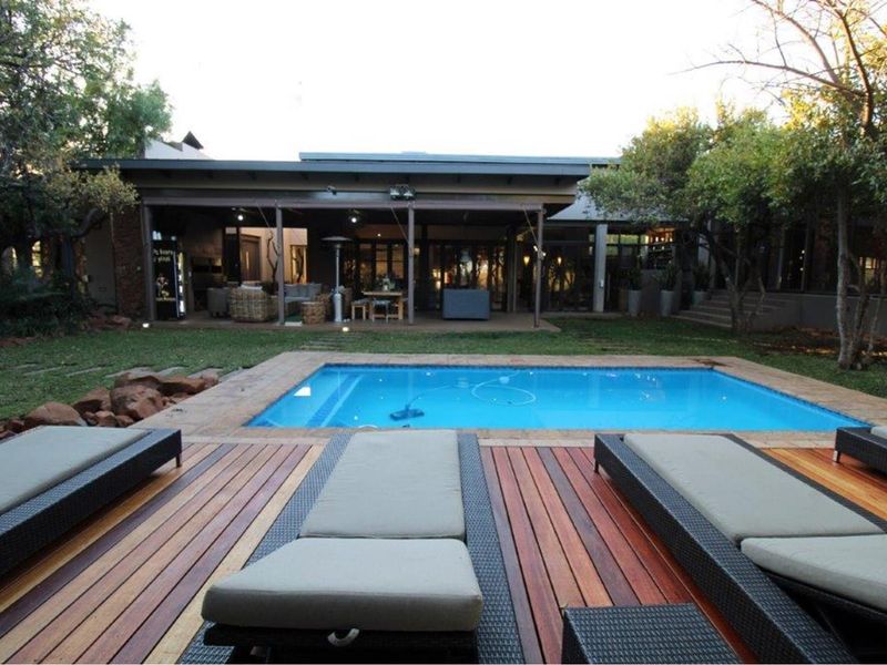 Zwartkloof - Family home 5 bedrooms including bachelor flat with spectacular views - Photo 3