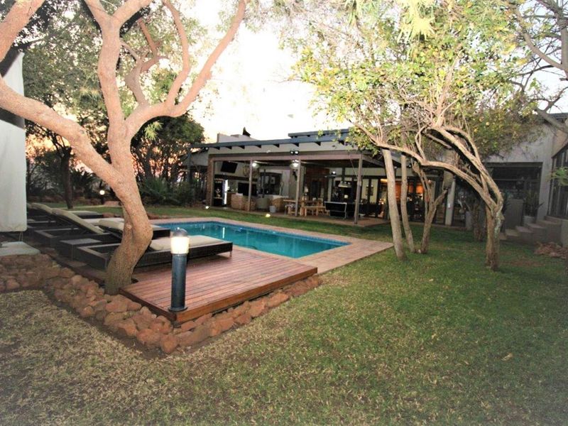 Zwartkloof - Family home 5 bedrooms including bachelor flat with spectacular views - Photo 4