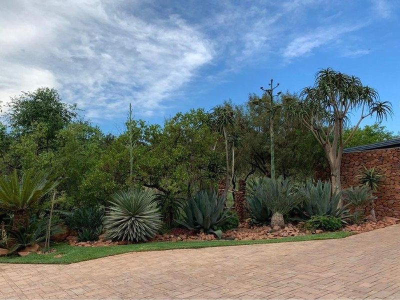 Zwartkloof - Family home 5 bedrooms including bachelor flat with spectacular views - Photo 8