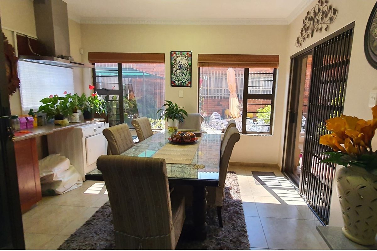 Exceptional Dual-Residence Property in the Heart of Secunda’s Prestigious Green Area - Photo 4