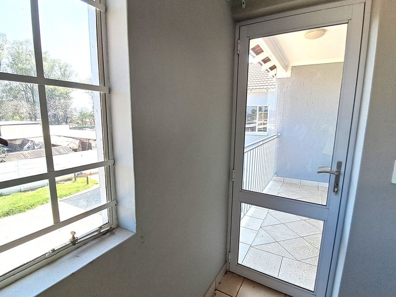 Brand new spacious apartment in THE CLAREMONT TRIO appartment block - Photo 9