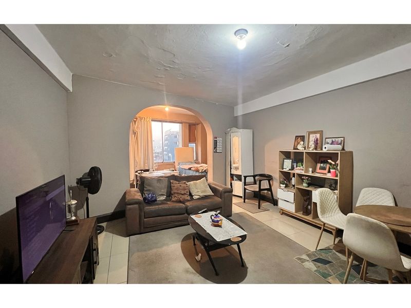 Charming Bachelor Apartment in South Beach for Sale - Photo 4