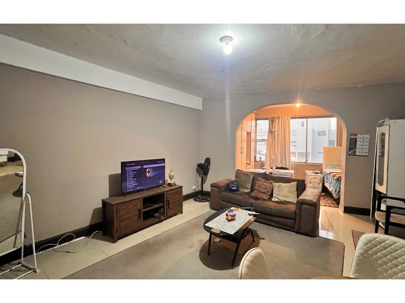 Charming Bachelor Apartment in South Beach for Sale - Photo 3