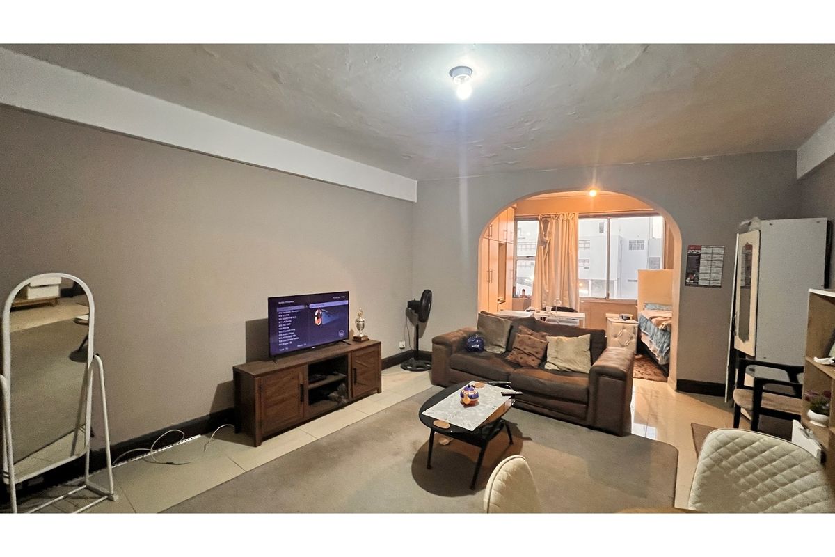 Charming Bachelor Apartment in South Beach for Sale - Photo 3