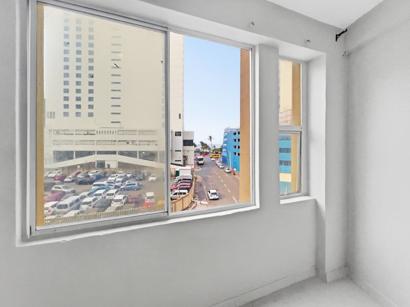 Charming Bachelor Apartment in South Beach for Sale - Photo 5