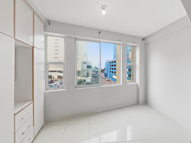 Charming Bachelor Apartment in South Beach for Sale - Photo 3