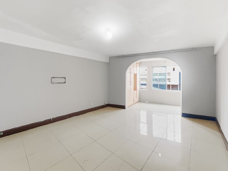 Charming Bachelor Apartment in South Beach for Sale - Photo 2