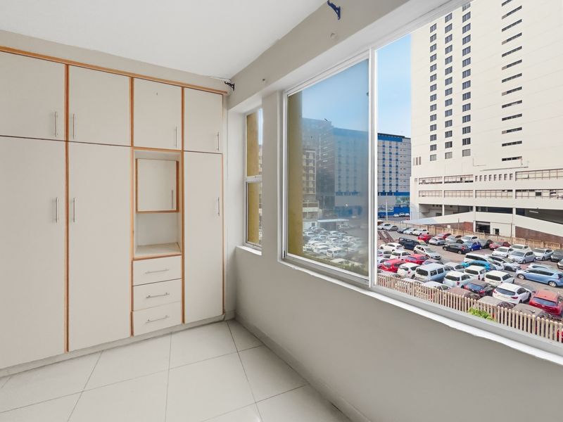 Charming Bachelor Apartment in South Beach for Sale - Photo 4