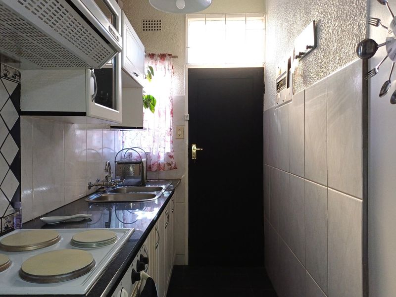 Charming 2-Bedroom Townhouse For Sale in Primrose - Photo 6