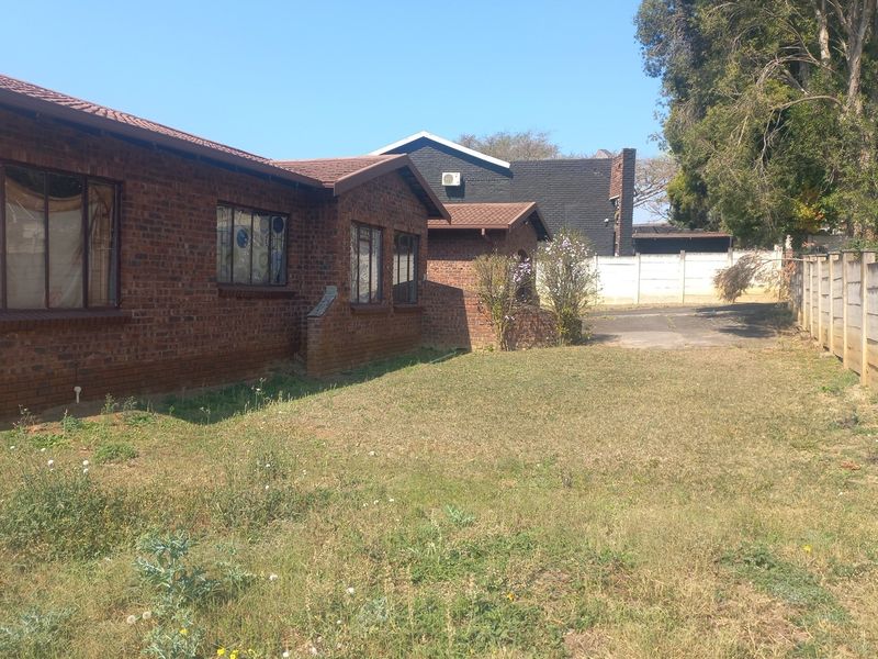 FAMILY HOUSE - Photo 2