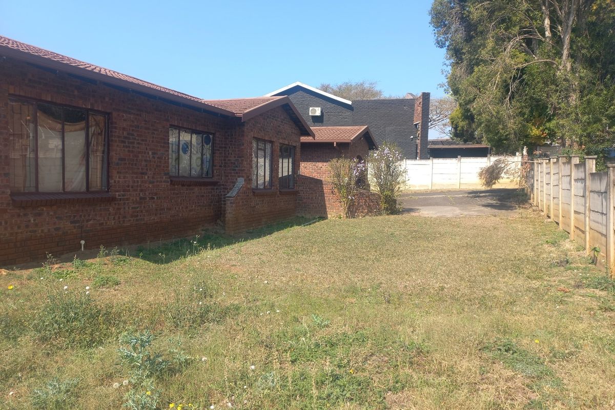 FAMILY HOUSE - Photo 2