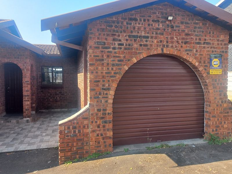 FAMILY HOUSE - Photo 5