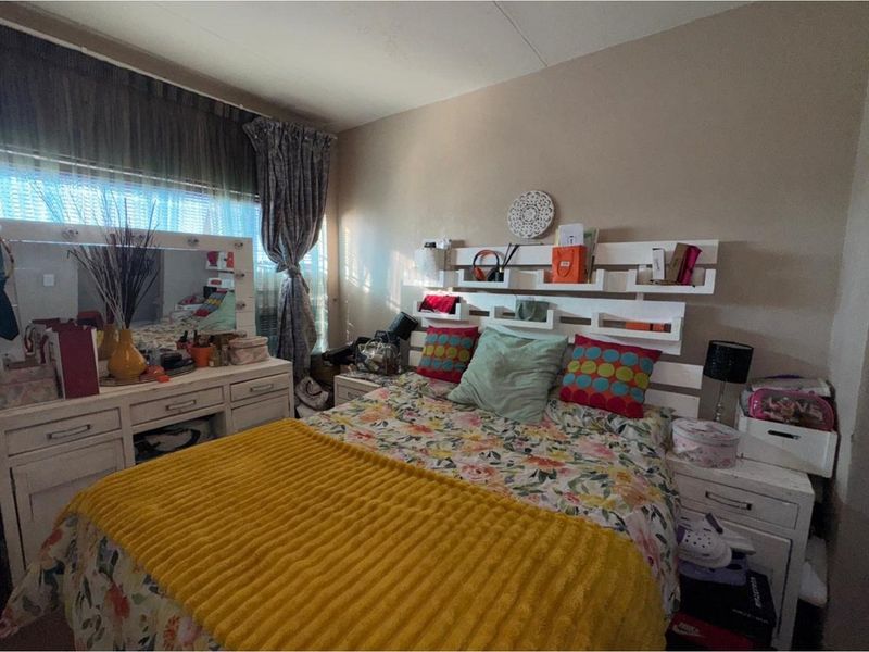 "2 Bedrooms, 2 Bathrooms, Enclosed Balcony" - Photo 7